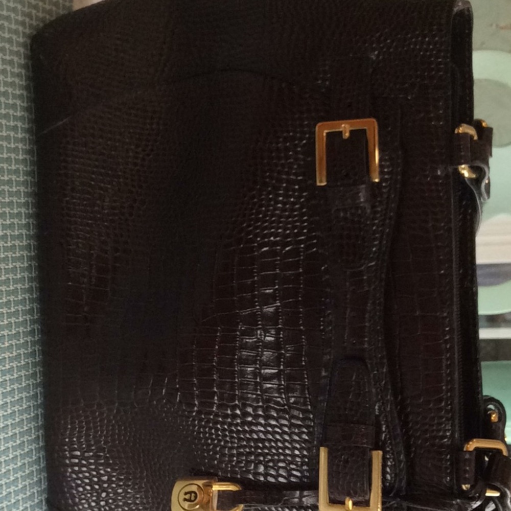 Etienne aigner pocket book